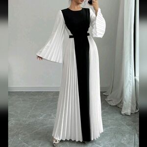 Women's Elegant Color-Block Round Neck Pleated Flare Sleeve Dres